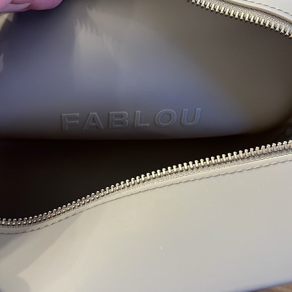 VEGAN CHELSEA CLASSIC GREY BAG WITH BLACK STRAP - Picture 4 of 8